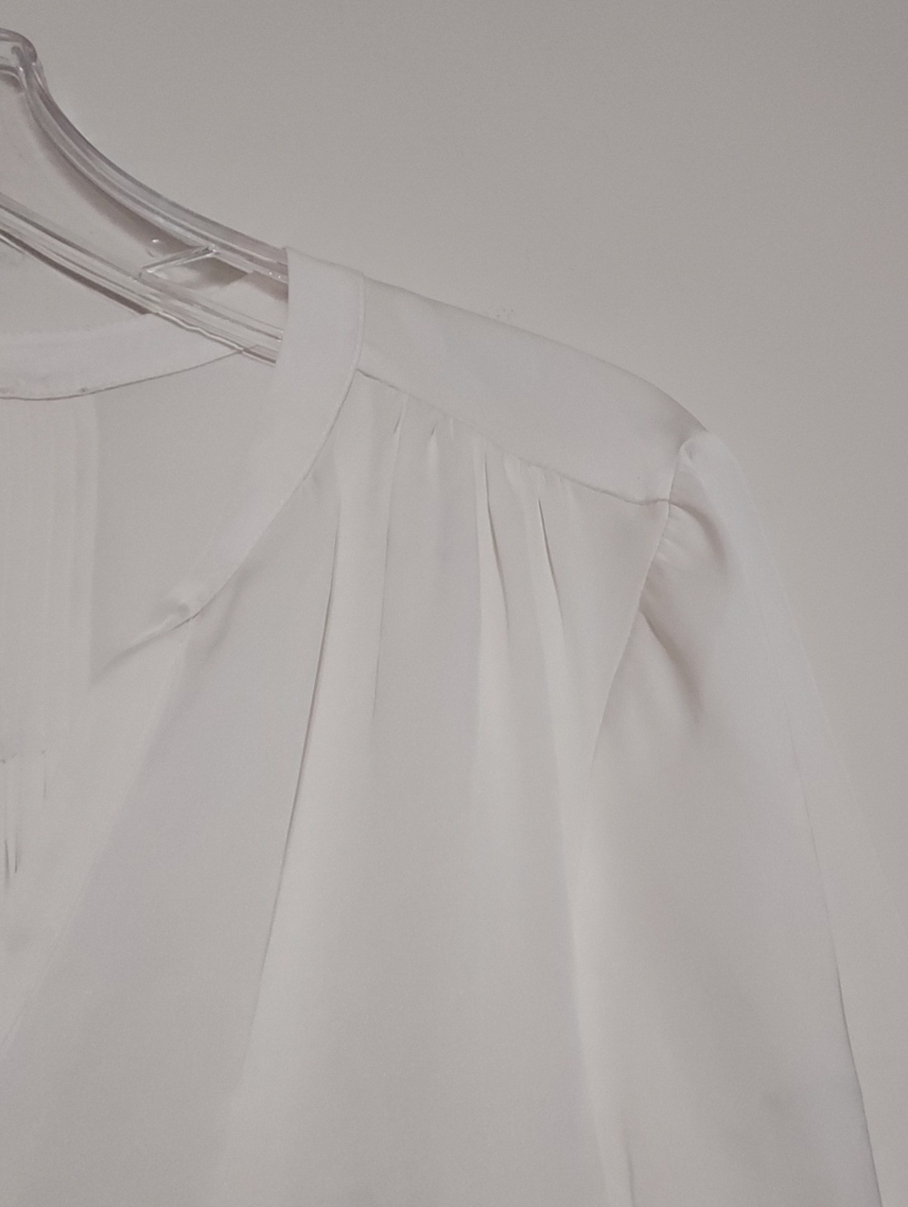 Quince Silk Cream V-Neck Blouse Sz-L With Back And Shoulder Pleats - Picture 2 of 7